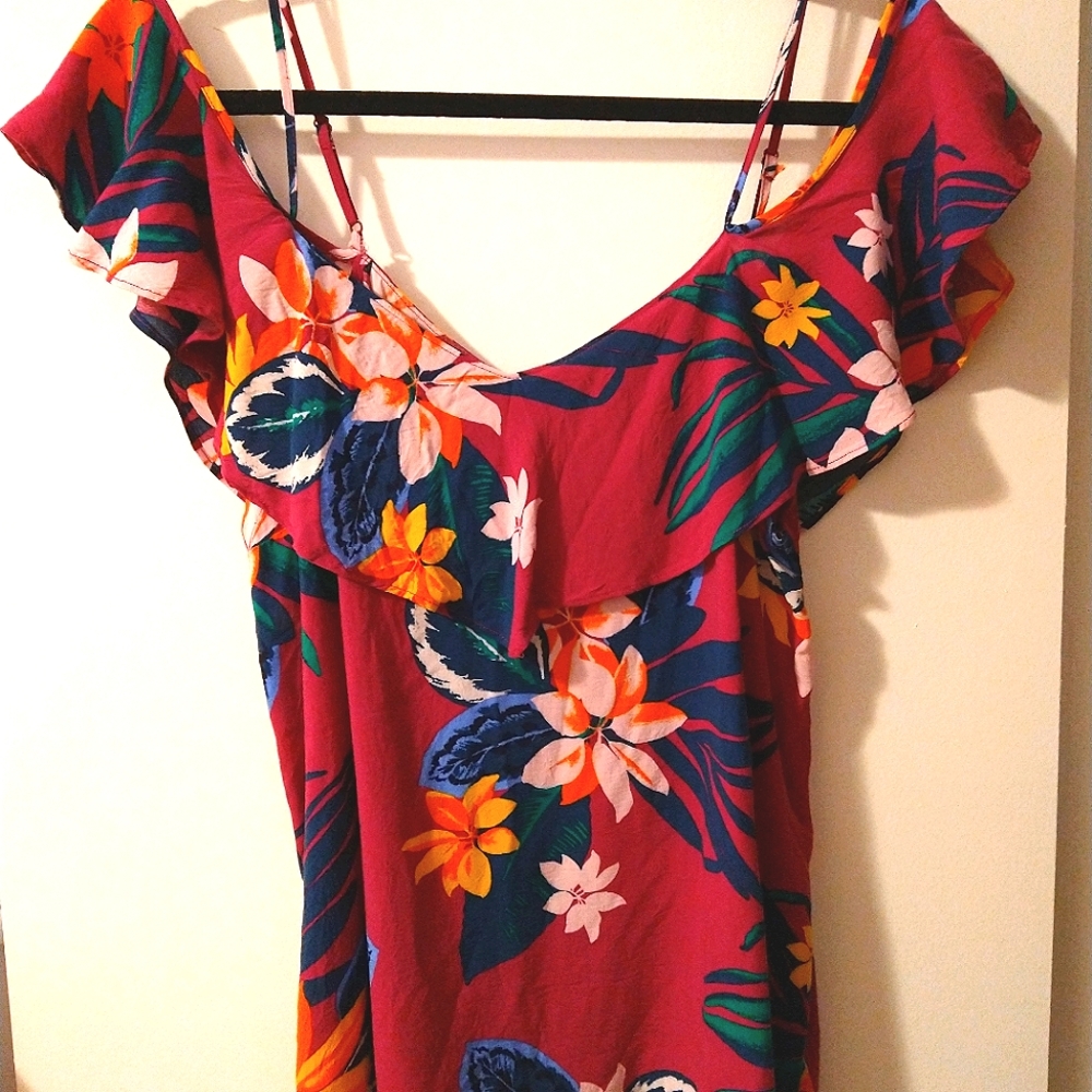 Old Navy floral tank, size Medium